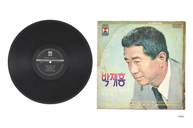 1973년 대도레코드에서 발매한 ‘박재홍 힛트 가요 결정판’ LP. 당시 박재홍의 얼굴이 표지에 담겨 있다. 대한민국역사박물관 제공