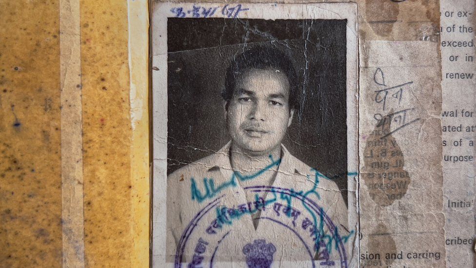 실종된 지주의 아들로 행세하며 41년 동안 지주 가족과 살아오다 이제야 법원으로부터 사기 죄 등으로 징역 7년형을 선고받은 인도 남성 다야난드 고사인. 영국 BBC 홈페이지 캡처 