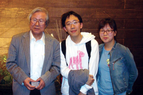 지도교수이자 평생의 멘토로 삼고 있는 히로나카 헤이스케 교수(왼쪽)와 허준이 교수. 오른쪽은 부인인 김나영씨. 김씨도 수학을 전공한 수학자이다.