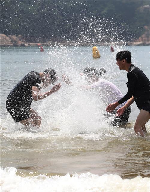 ‘물보라와 함께’