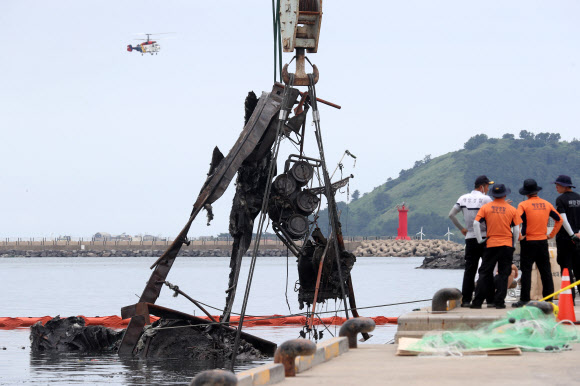 한림항 화재 어선 인양