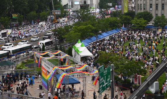 16일 서울광장에서 퀴어문화축제가 열리고 있다. 2022.07.16. 안주영 전문기자