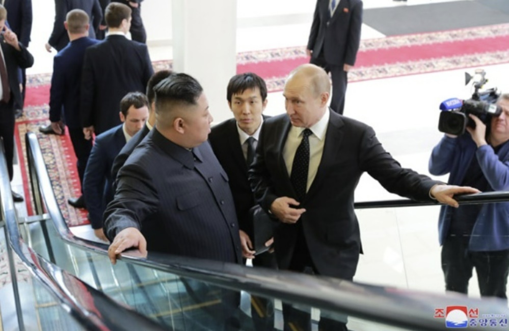 블라디미르 푸틴 러시아 대통령과 김정은 북한 국무위원장이 지난 2019년 4월 블라디보스토크에서 회담했다. 조선중앙통신 홈페이지 캡처
