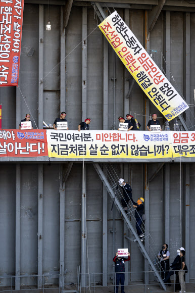 파업 현장 찾은 이정식 장관. 연합뉴스
