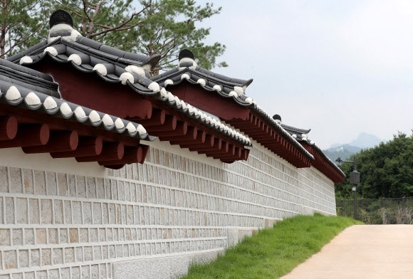 90년 만에 복원된 궁궐담장