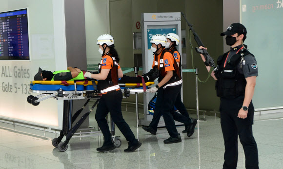 인질 구출 훈련 펼치는 경찰특공대원