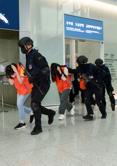 ‘인질을 구출하라’ 대테러 종합 훈련