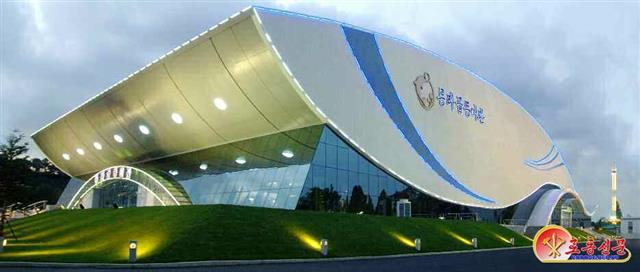 북한, 백두산건축연구원 성과 부각…돌고래쇼 열리는 능라곱등어관