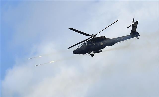 아파치 공격헬기 사격