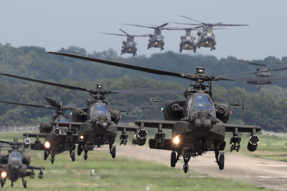 육군, 아파치 헬기 등 34대 띄워 역대 최대 항공훈련 
