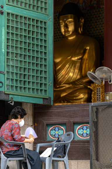 ‘폭염’에도 소망 담긴 기도는 계속