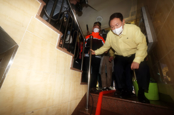 호우 피해 현장 방문한 윤석열 대통령