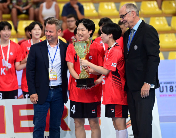 한국, 덴마크 꺾고 U-18 세계여자핸드볼선수권 우승 쾌거