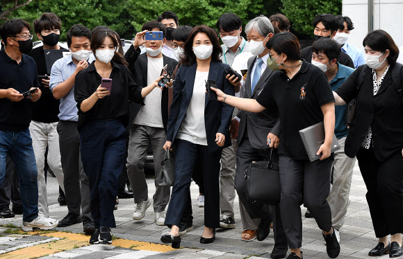 경찰 출석하는 김혜경 씨