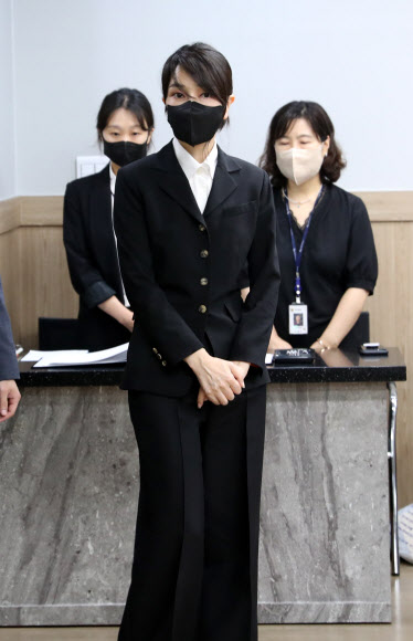 수원 세 모녀 빈소 들어서는 김건희 여사