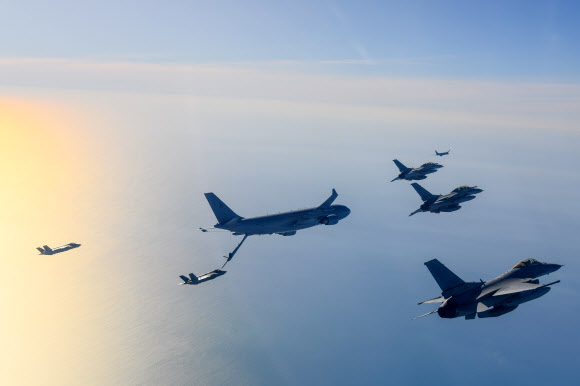 호주 상공서, 연합 공중급유 훈련 실시