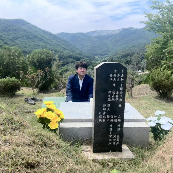 경북 칠곡 조상 묘소 찾은 이준석 대표