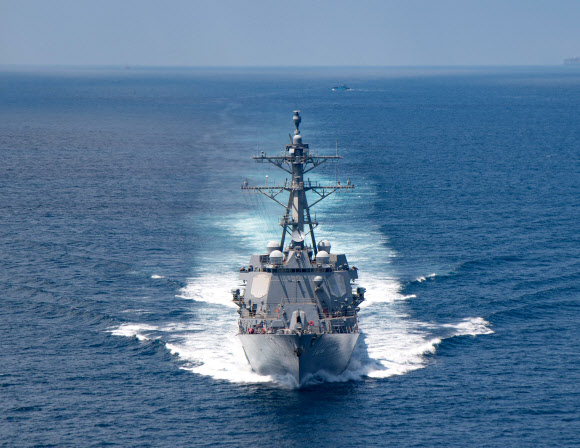 로이터통신은 27일(현지시간) 챈슬러스빌과 앤티넘 등 미 해군 미사일 순양함 2척이 대만 해협 국제수역을 통과하고 있다고 익명의 미군 관계자들을 인용해 보도했다. AFP 연합뉴스