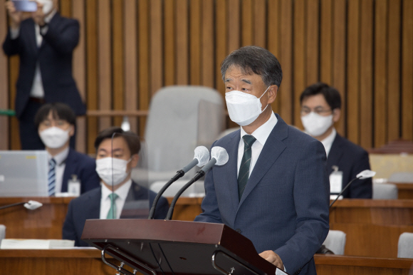 윤석열 정부 첫 대법관 후보로 제청된 오석준 후보자가 29일 국회에서 열린 인사청문회에 출석해 모두 발언을 하고 있다. 정연호 기자