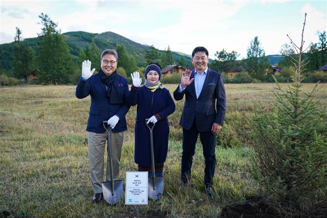 박진 외교부 장관, 한-몽 공동식수 행사 참석