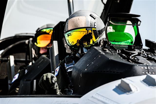 대규모 다국적 연합훈련 ‘피치블랙(Pitch Black)’에 참가한 공군 조종사들이 지난 22~25일(현지시간) 진행된 현지 적응 훈련에서 이륙 준비를 하고 있다. 2022.8.30 공군 제공