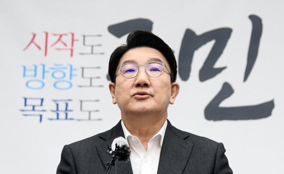 권성동 국민의힘 원내대표가 30일 서울 여의도 국회에서 열린 의원총회에 참석해 모두 발언하고 있다.2022. 8. 30 김명국 기자