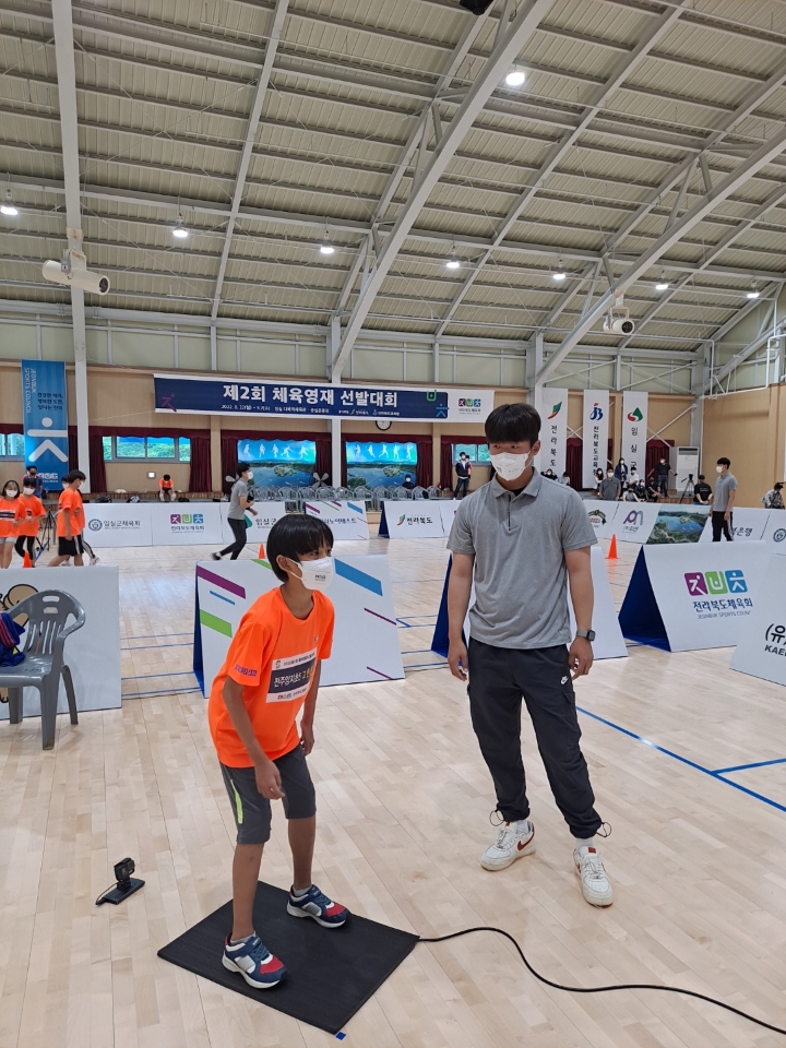 전북도체육회가 전국 최초로 개최한 체육영재선발대회에 많은 학생들이 참가해 기량을 겨루고 있다.