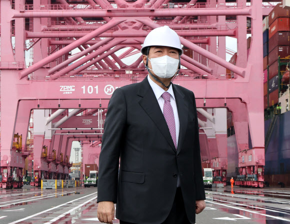 윤석열 대통령, 항만물류 현장 시찰