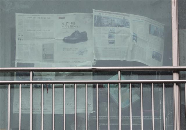 ‘힌남노’ 상륙 임박…아파트 창문에 붙은 신문지