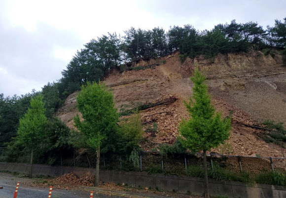 힌남노 영향…포항 용흥동 산사태