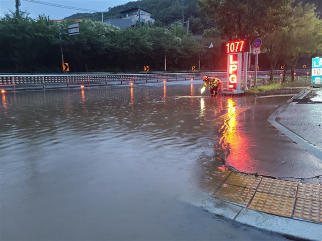 ‘힌남노’가 할퀸 대구…침수·간판 낙하 등 피해 잇따라