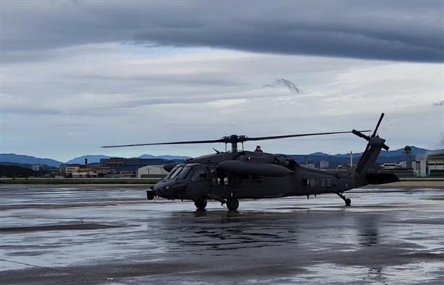 피해복구 작전 위해 포항공항 도착한 공군 헬기