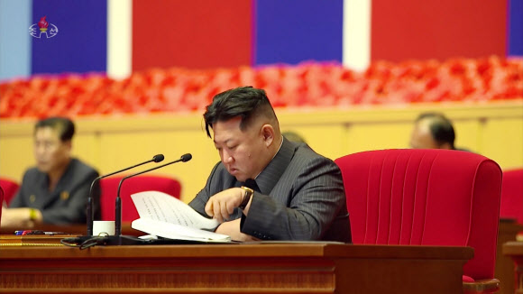 국가재해방지회의 주재하는 북한 김정은