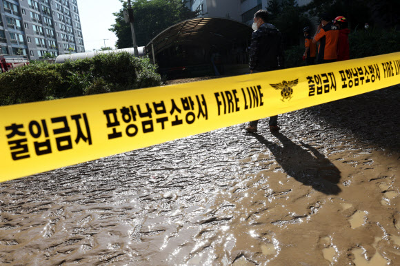 침수 지하 주차장 ‘출입 금지’