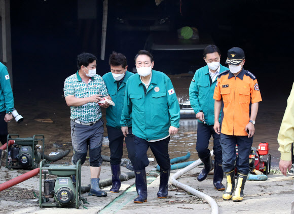태풍 힌남노 피해 현장 방문한 윤석열 대통령