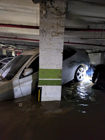 포항 태풍 침수 지하주차장 수색 작업