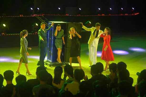 북한 노동당 기관지 노동신문은 10일 정권수립일(9월9일) 74주년을 맞아 “대형 요술 및 교예 공연이 9일 인민극장앞에서 진행됐다”라고 보도했다.  평양 노동신문·뉴스1