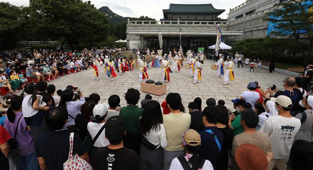 추석 나들이 인파로 가득한 국립민속박물관