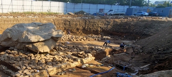 김해 구산동 고인돌. 김해시 제공