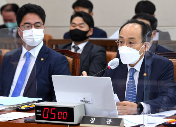 국회 기재위 출석한 추경호 부총리