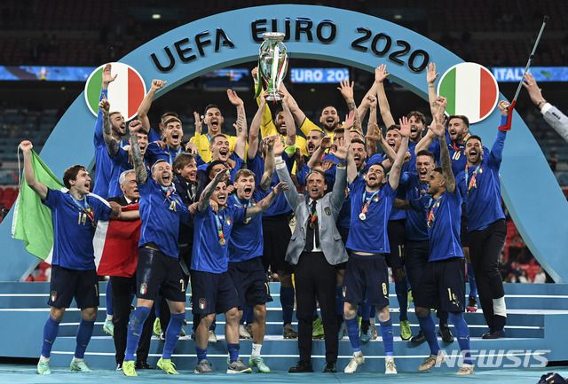 승부차기 끝에 잉글랜드를 따돌리고2020년 유럽축구선수권대회에서 우승한 이탈리아.