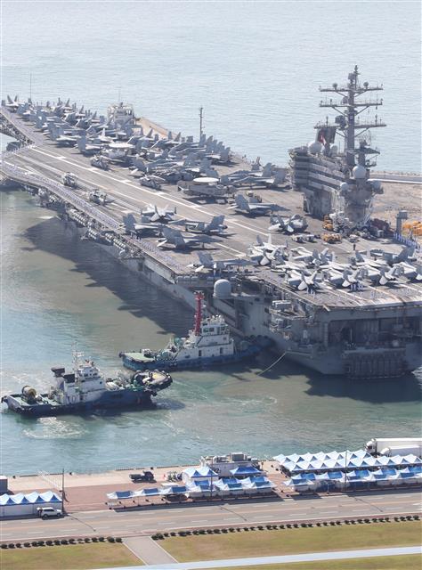 부산기지 들어온 로널드 레이건함