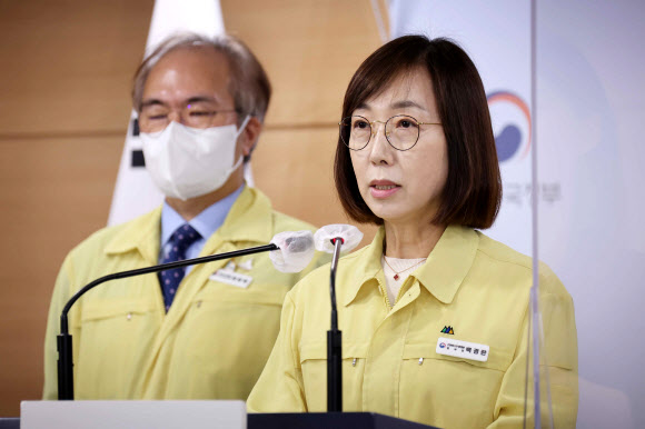 정부, 50인 이상 실외 마스크 전면 해제 발표