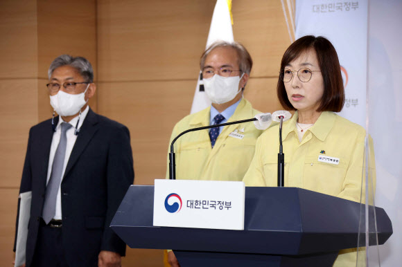 50인 이상 실외 마스크 전면 해제 발표