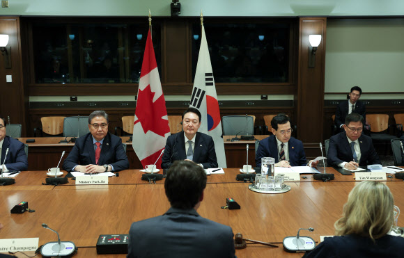 한-캐나다 확대 정상회담