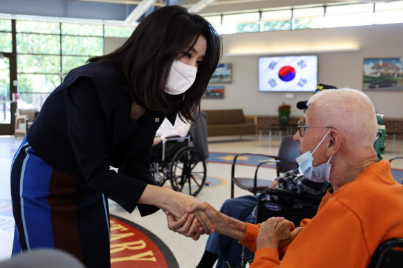 미국 참전용사의 집 방문한 김건희 여사