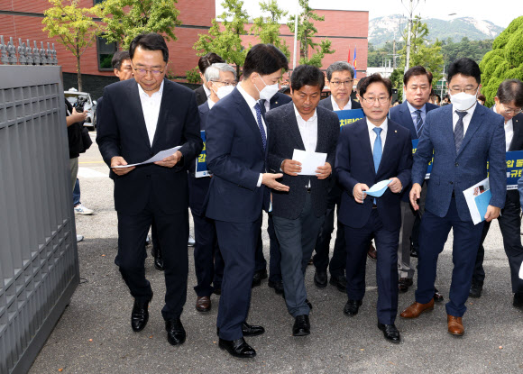 민주당, 감사원 항의 방문