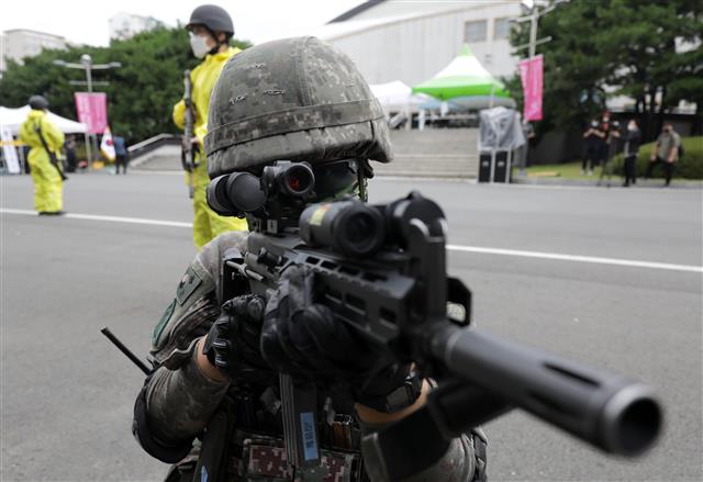 26일 오후 울산 중구 울산종합운동장에서 전국체전 대비 복합테러 대응 관계기관 합동훈련이 진행되고 있다. 2022.9.26 뉴스1