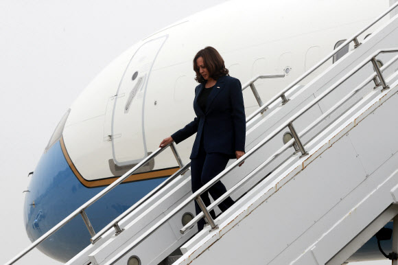 카멀라 해리스 미국 부통령 도착