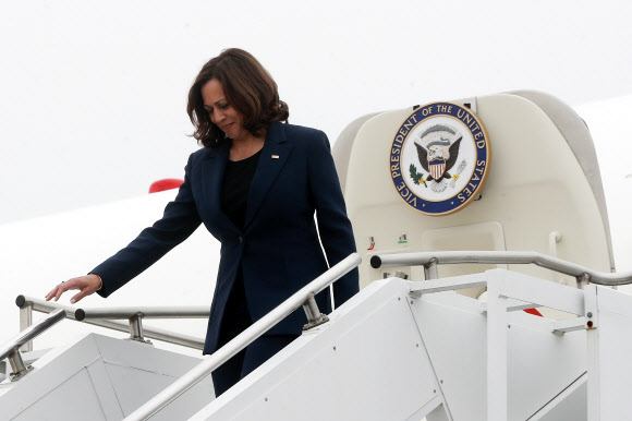 카멀라 해리스 미국 부통령 도착